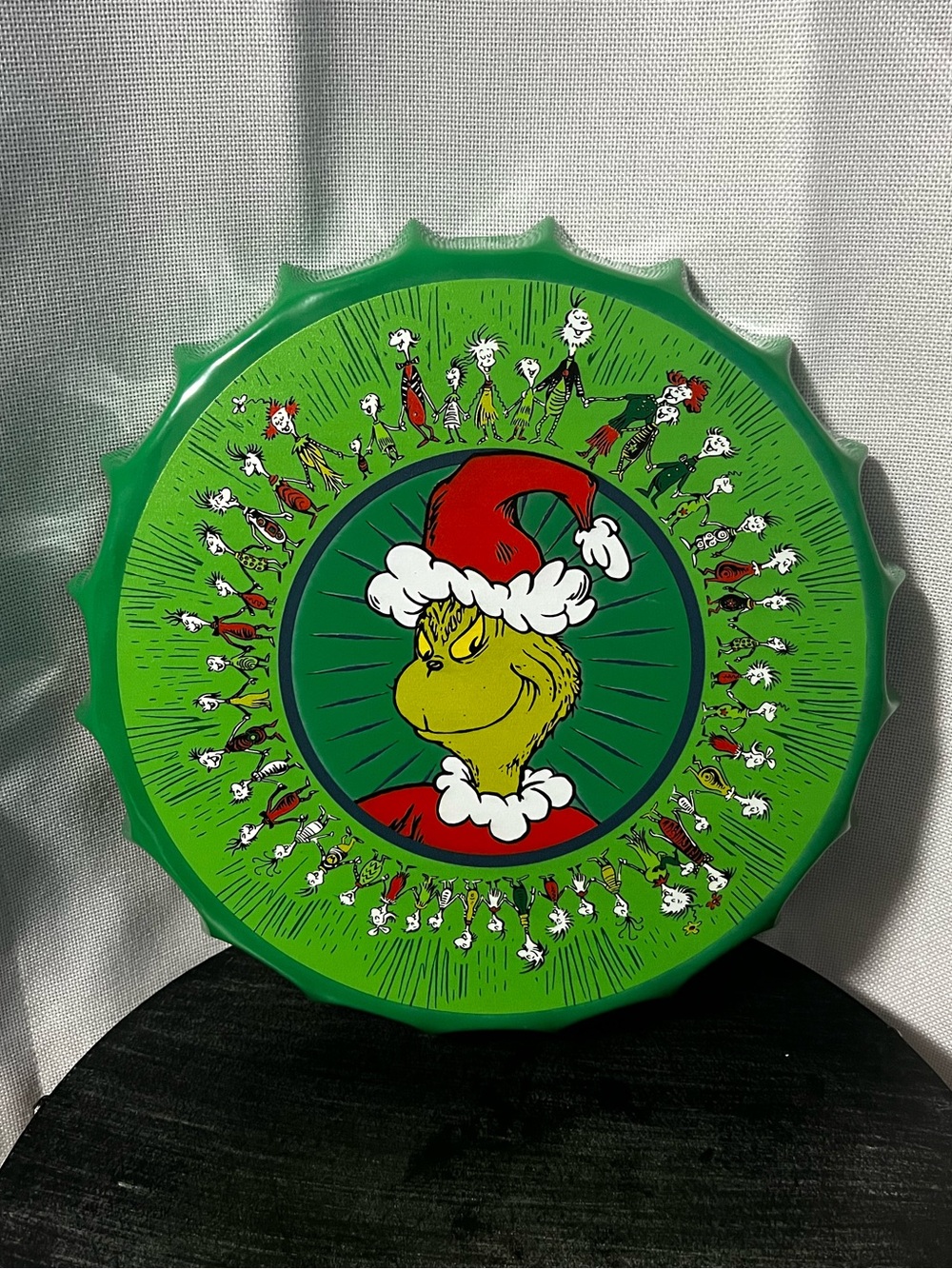 Dr. Seuss How the GRINCH Stole Christmas Round Metal Bottle Cap Sign Decor 11.6”